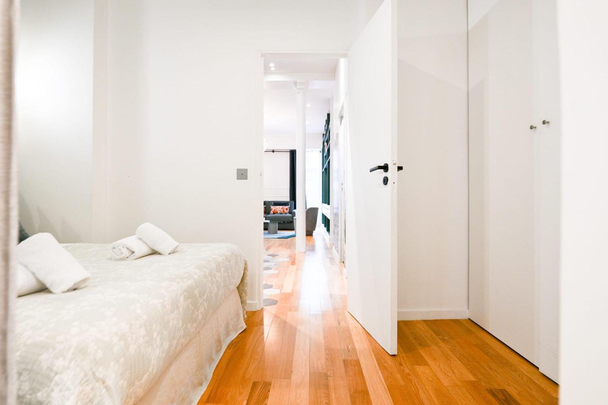 Le Marais Pl De La Bastille 3bd 3bth For 10 Guests