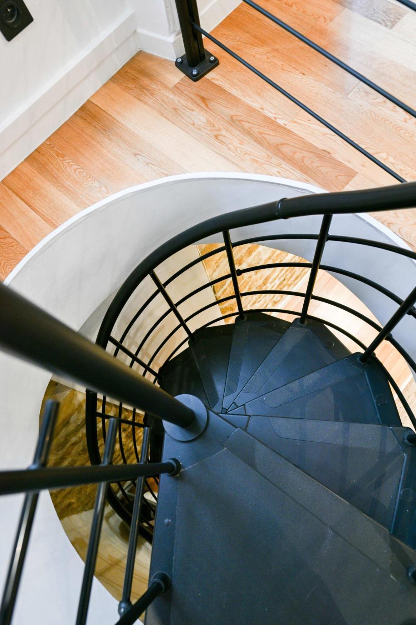 Le Marais Pl De La Bastille 3bd 3bth For 10 Guests *