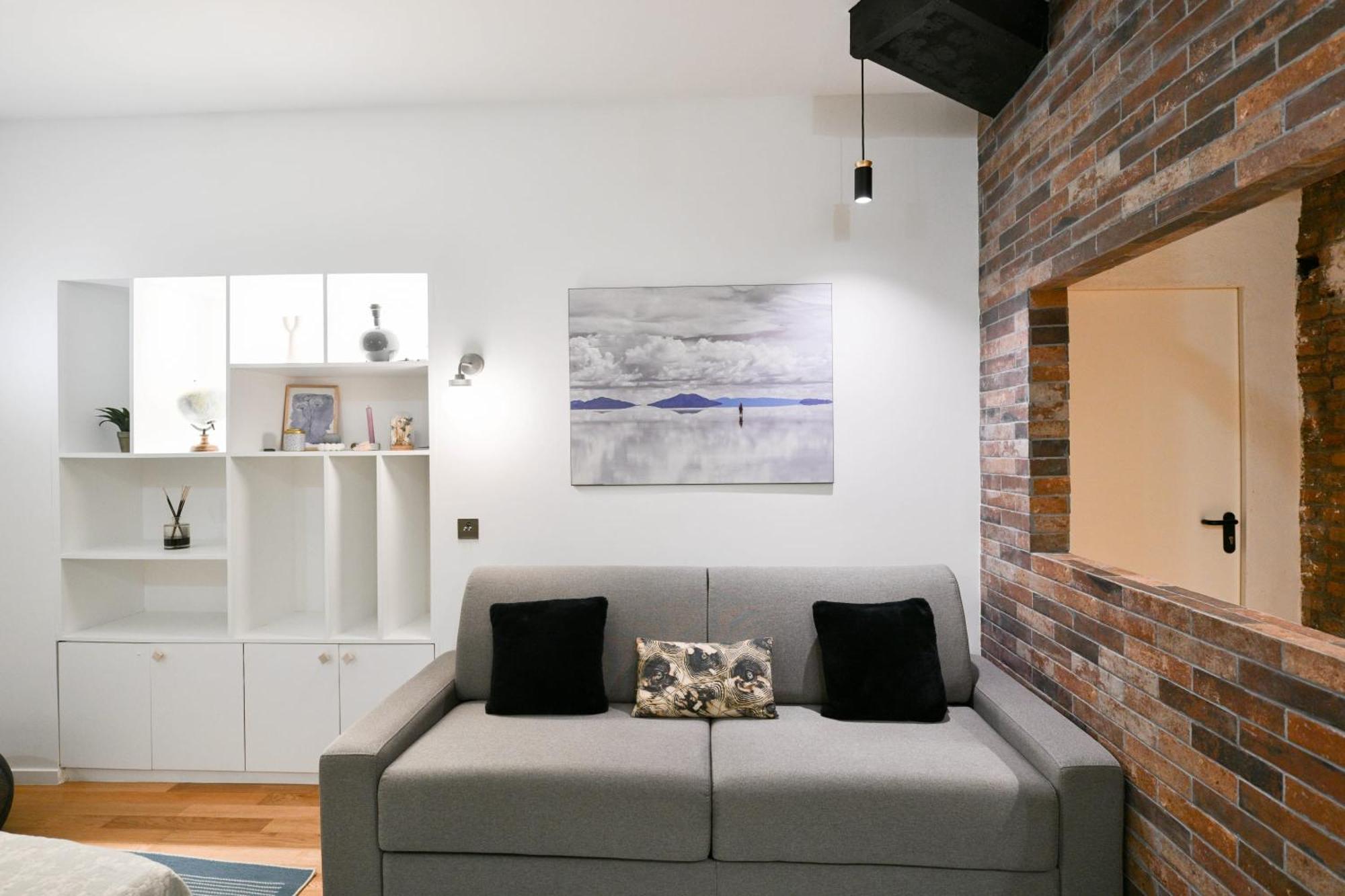 Le Marais Pl De La Bastille 3bd 3bth For 10 Guests Parijs