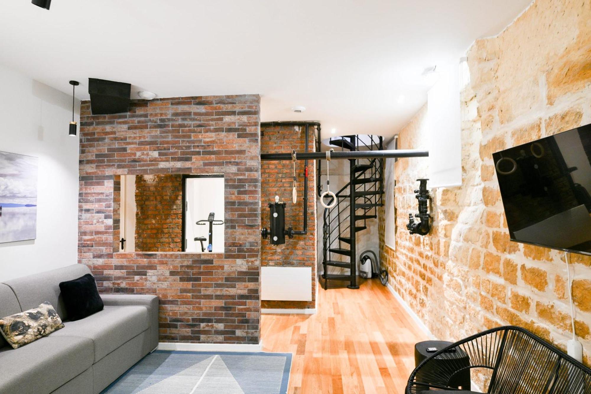 Le Marais Pl De La Bastille 3bd 3bth For 10 Guests Paris