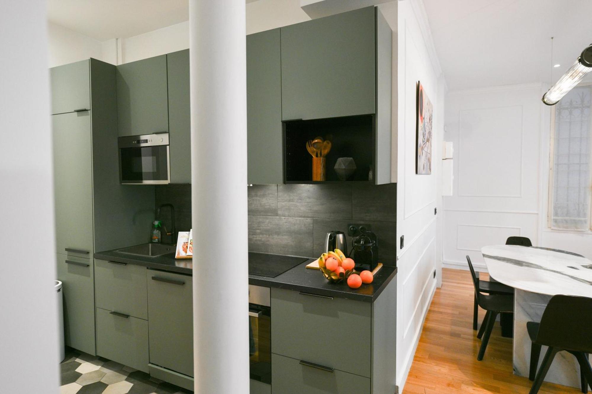 Le Marais Pl De La Bastille 3bd 3bth For 10 Guests * Paris