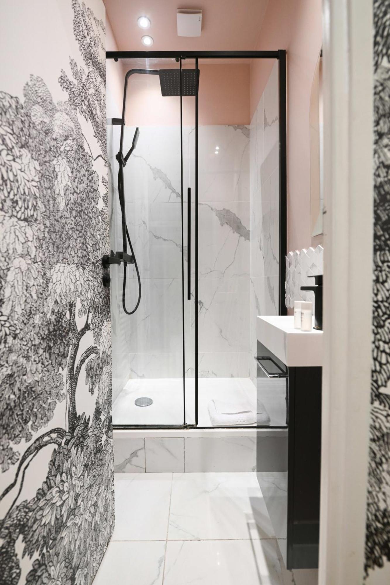Apartment Le Marais Pl De La Bastille 3bd 3bth For 10 Guests *